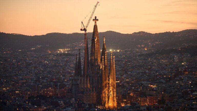 León XIV elogia la Sagrada Familia: Una obra maestra de arquitectura en Barcelona