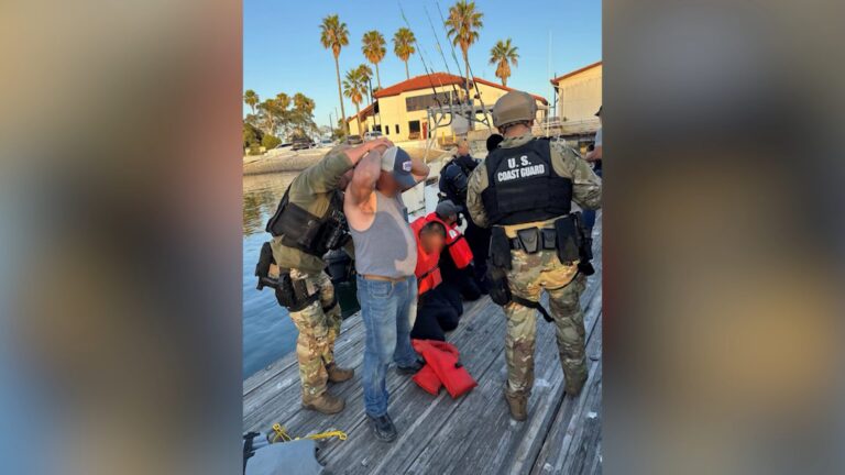 Interceptan Embarcación de Migrantes Cerca de la Isla Coronado