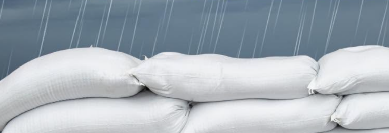 Distribución de Sacos de Arena en Raymondville para Prevenir Inundaciones