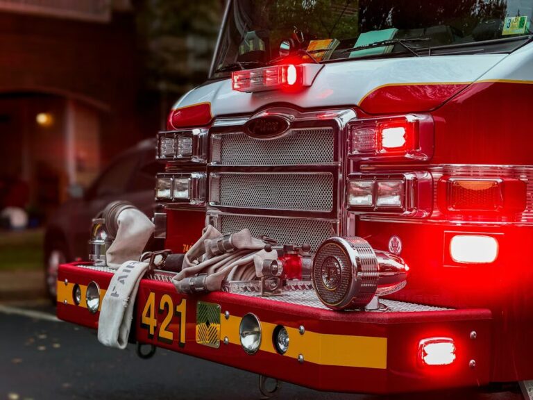 Incendio en Bellingham deja dos hermanas fallecidas tras consumir una vivienda