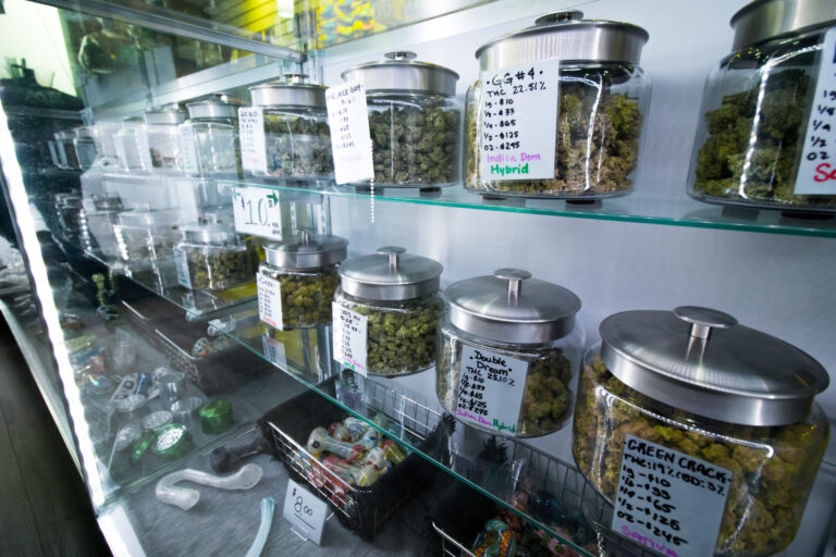 Robo a planta procesadora de cannabis en Monterey deja seis detenidos tras dos persecuciones