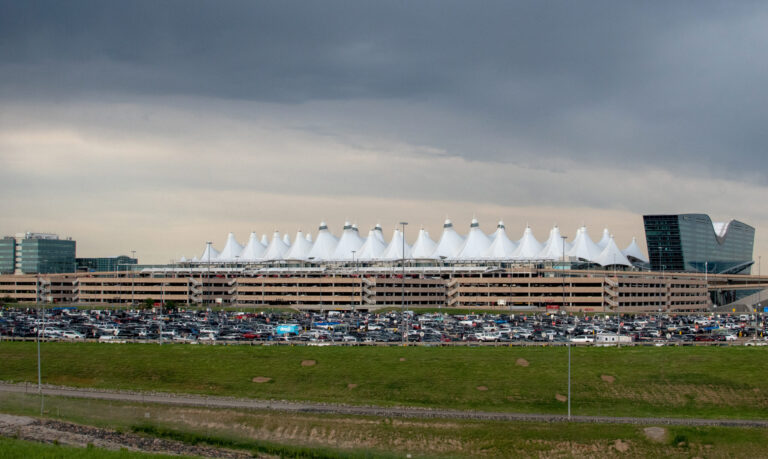 Vuelo WestJet con destino a Calgary regresa a la terminal tras incidente en el Aeropuerto Internacional de Denver