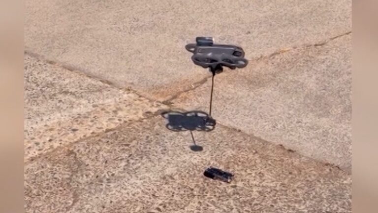 Dron con imán ayuda a desarmar a sospechoso armado durante operativo policial en California