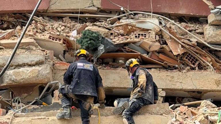 Rescatistas californianos se suman a la búsqueda de sobrevivientes tras terremotos en Venezuela