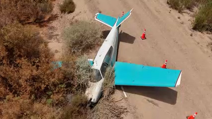 Rescatan ilesos a tres tripulantes tras desplome de avioneta cerca de Yuma
