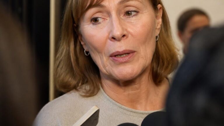 Tatiana Clouthier cuestiona la reducción de la edad para gobernar en Nuevo León