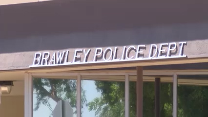 Policía de Brawley inicia investigación interna tras denuncia contra un oficial