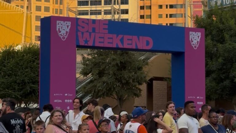 Las Vegas rinde homenaje a las campeonas olímpicas con desfile en el Strip