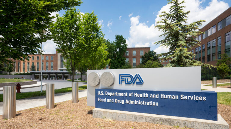 FDA corrige prueba sobre Cyclospora en lechuga, pero mantiene el retiro de lechuga por precaución