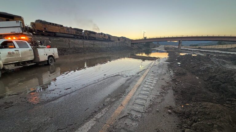Inundaciones mantienen cerrada la I-70 entre New Castle y Silt en Colorado