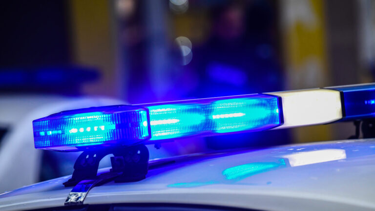 DUI en Salinas: arrestan a madre con sus dos hijos pequeños dentro del vehículo