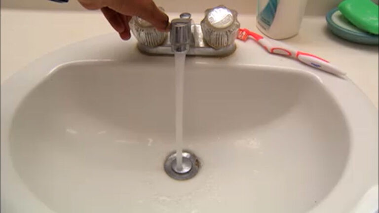 FBI y EPA alertan por ciberataques contra sistemas municipales de agua en siete estados