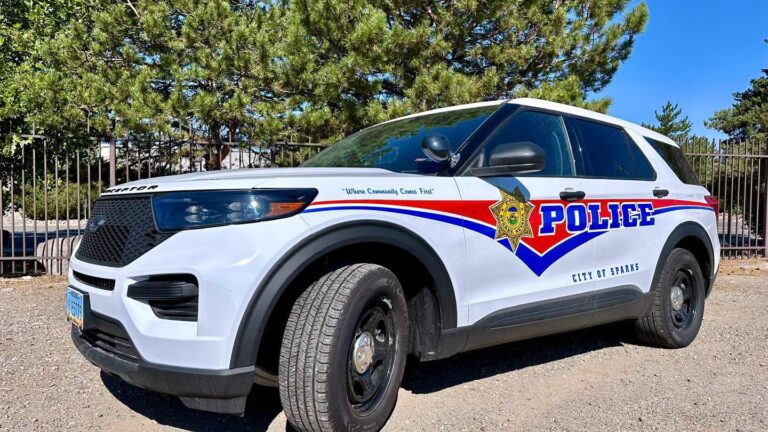 Accidente de motocicleta en Sparks Boulevard deja a un conductor hospitalizado tras choque con SUV