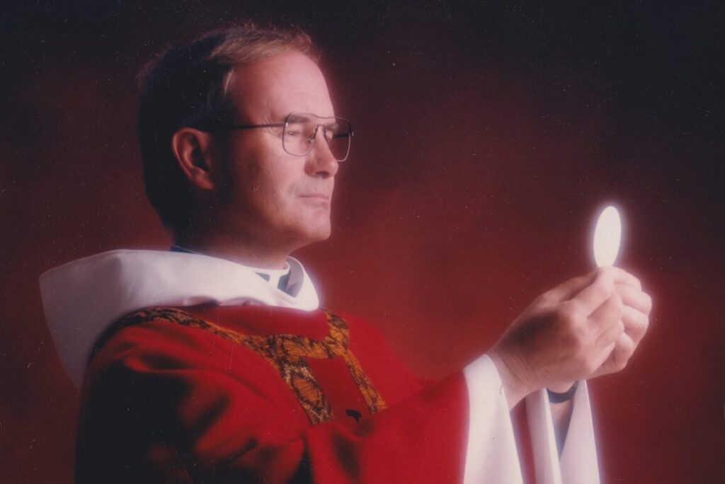 Monseñor Ken Leone: anuncian vigilia en Littleton para despedir al sacerdote recordado por su apoyo tras Columbine