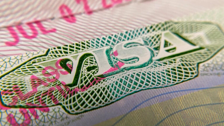 Administración Trump revoca más de 175 mil visas desde que asumió el cargo