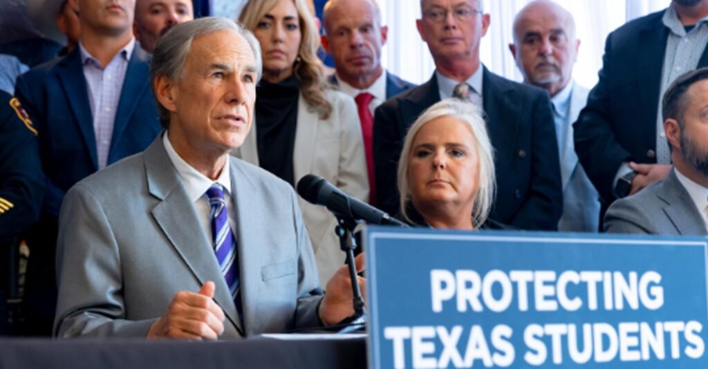Abbott propone 10 años de prisión para empleados escolares que tengan relaciones inapropiadas con alumnos