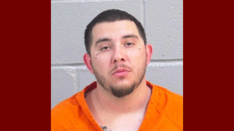 Buscan a sospechoso por robos en tiendas de conveniencia en Midland