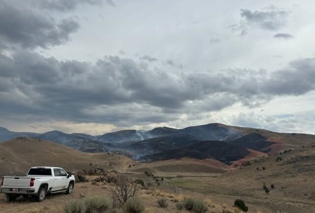 Incendios en Nevada: 2 focos masivos devoran más de 129,000 acres al norte de Reno