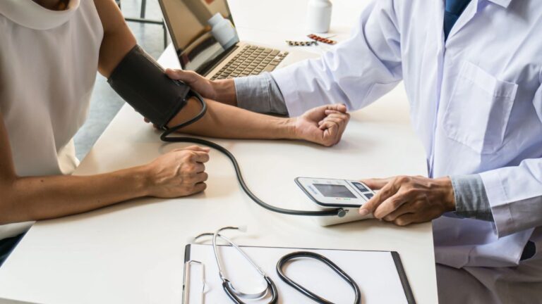 Recortes en Sharp HealthCare avivan preocupación por el futuro de los servicios de salud en San Diego