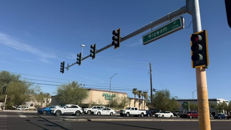 Accidente impacta el tráfico en Henderson tras choque de tres vehículos