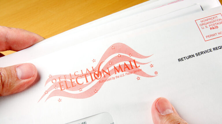 Corte Suprema mantiene bloqueados cambios del Servicio Postal para las boletas por correo antes de las elecciones de 2026