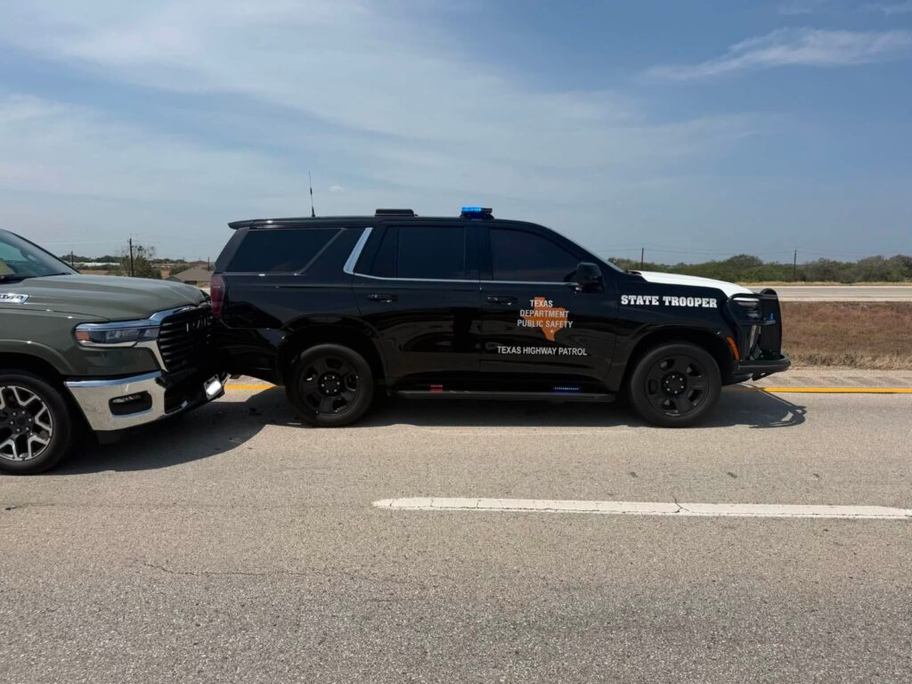 Trooper de DPS es golpeado por un vehículo mientras dirigía el tráfico