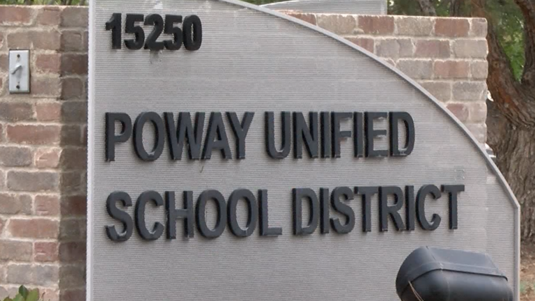 Detectan moho en 14 aulas y reorganizan espacios en secundaria de Poway
