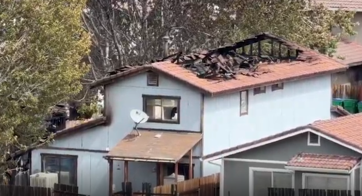 Incendio Hawk en Reno: 5,000 personas siguen evacuadas mientras persiste el riesgo por intensos vientos