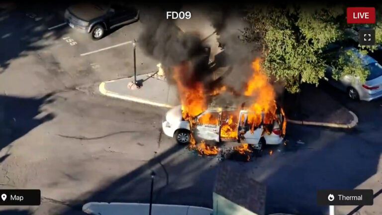 Incendio de vehículo deja una persona con quemaduras en Colorado Springs