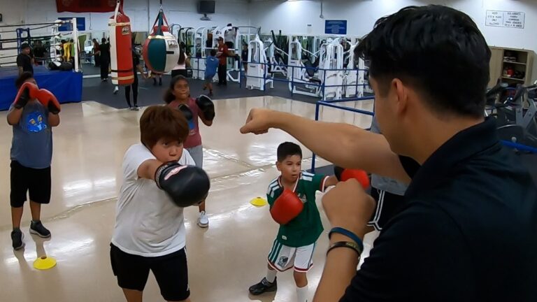 Boxeo comunitario en Barrio Station impulsa a jóvenes de San Diego