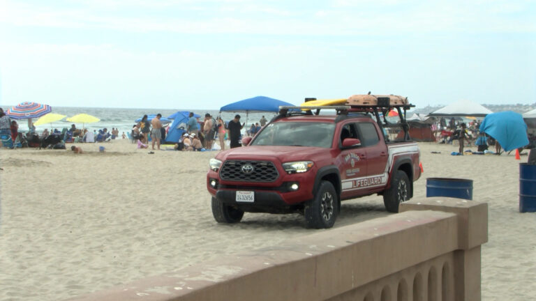Autoridades de San Diego piden precaución durante el fin de semana festivo