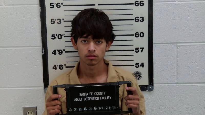 Arrestan a joven por disparar durante una discusión de pareja en Santa Fe