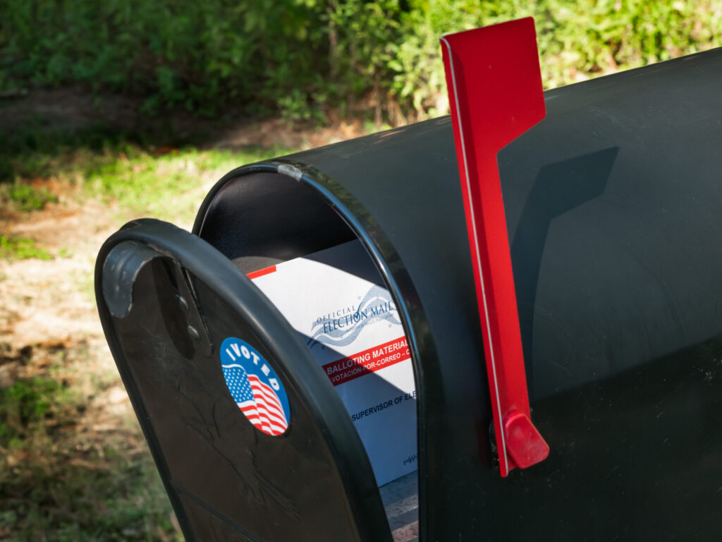 Corte Suprema rechaza plan de Trump para limitar el voto por correo en 2026