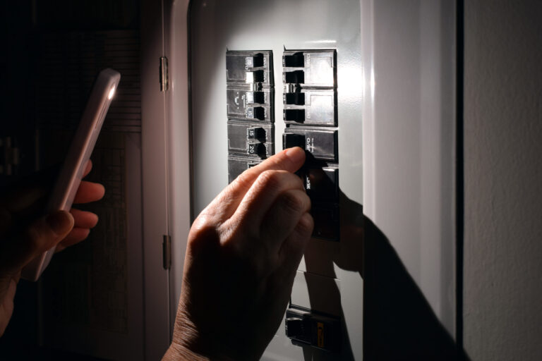Más de 3 mil clientes se quedan sin electricidad en Carmel Valley