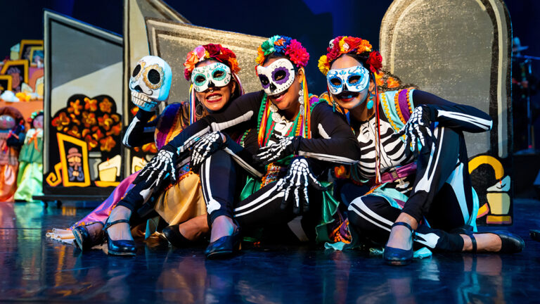 “Sugar Skull” llega a Aspen con una historia bilingüe que celebra la memoria, la familia y el Día de Muertos