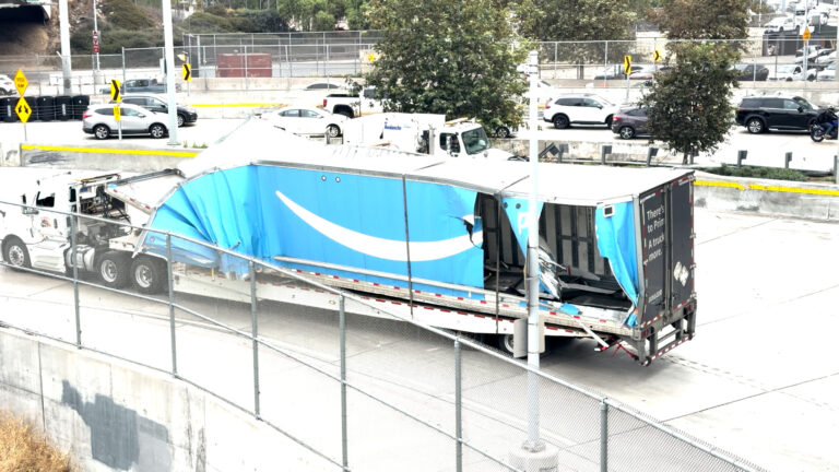 Choque de tráiler bloquea todos los carriles de la I-5 Sur cerca de Camino de la Plaza en San Ysidro