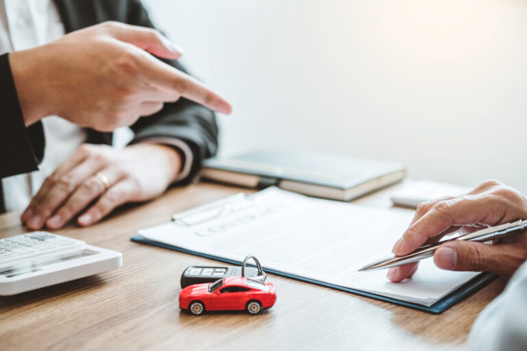 California busca eliminar el estado civil como factor para calcular el seguro de auto