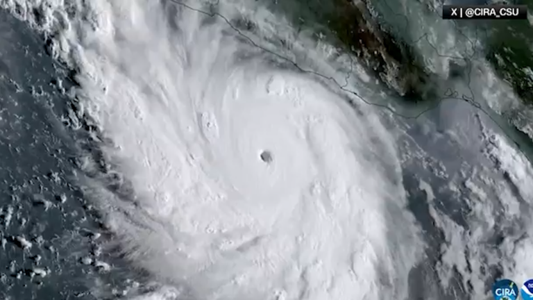Polo mantiene en alerta a comunidades de la costa del Pacífico mexicano
