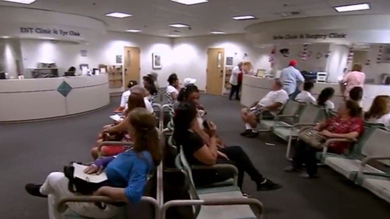 Más de 760 mil personas pierden cobertura de Obamacare tras revisión federal