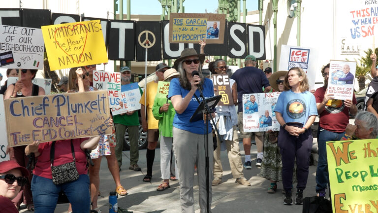 Protestan en Escondido contra acuerdo que permite a ICE usar campo de tiro