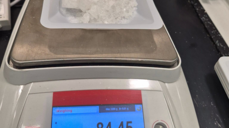 Más de 84 gramos de metanfetamina son hallados dentro de un vehículo en Broomfield