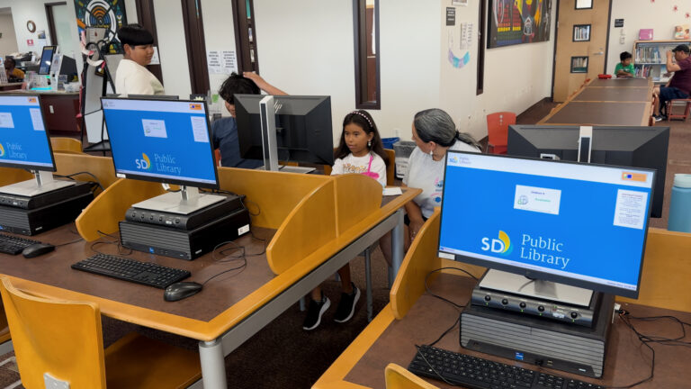 Extienden horario de centros comunitarios y bibliotecas en el condado de San Diego ante alerta por calor extremo