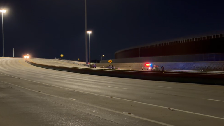 Fallece una persona en accidente tras volcadura en el 375 en El Paso