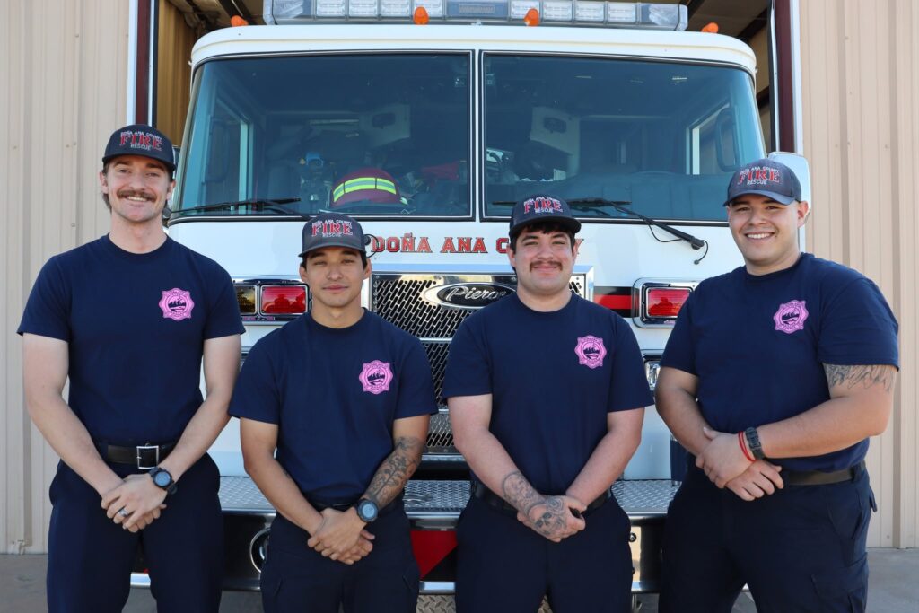 Bomberos del Condado de Doña Ana rescatan a un hombre y a su gato de un incendio residencial en Organ