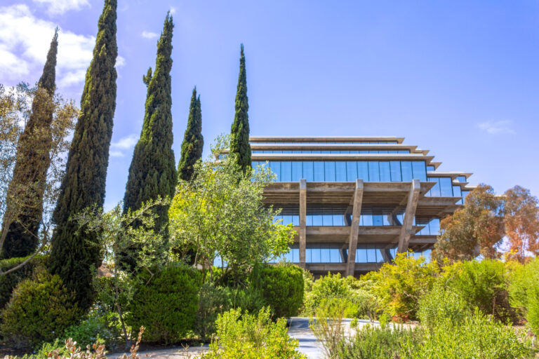 UC San Diego conserva el primer lugar entre las universidades públicas de investigación de EE. UU.