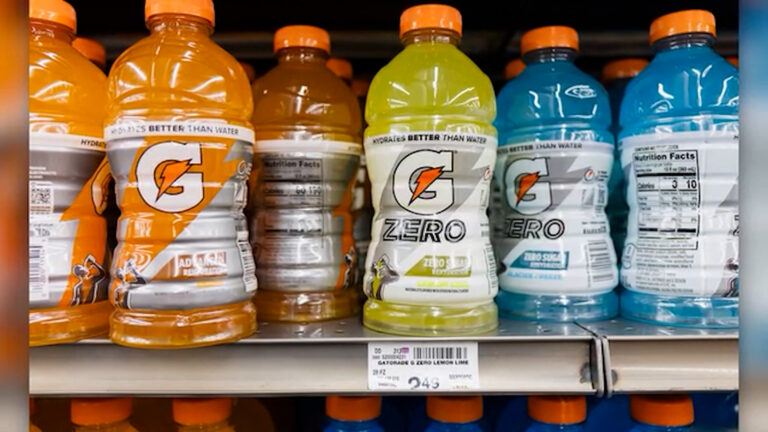 Gatorade retira más de 122 mil cajas por colorantes no declarados