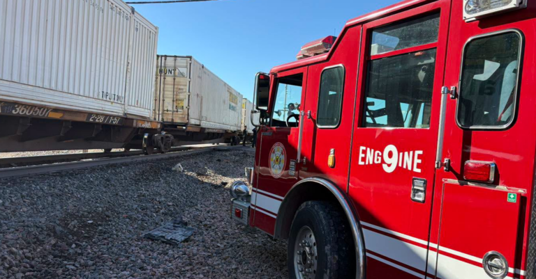 Muere mujer de 61 años tras choque entre tren y automóvil en Nuevo México