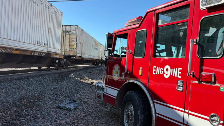 Muere mujer de 61 años tras choque entre tren y automóvil en Nuevo México
