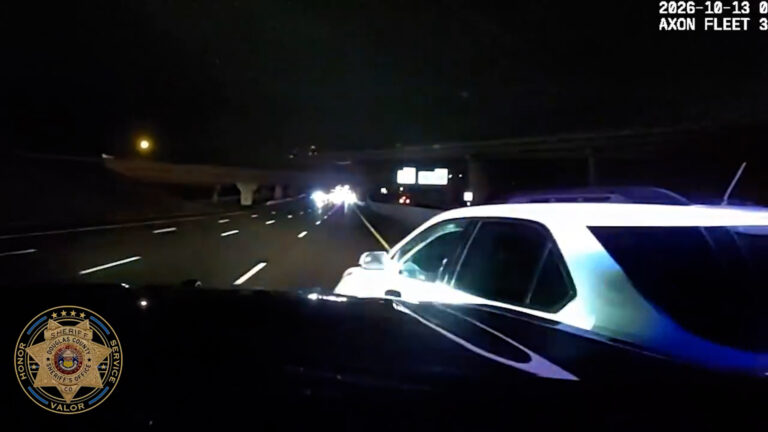 Conductor circula en sentido contrario a más de 80 mph por la I-25 en Castle Rock y termina arrestado