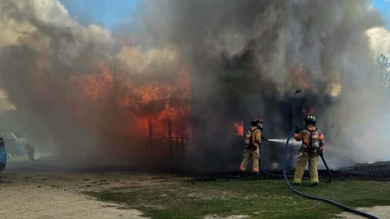 Incendio consume una vivienda en el norte de la ciudad; no se reportan heridos